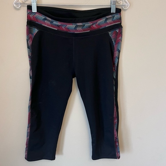 Fabletics Camacan Tribal Chevron Cropped Leggings size M - Picture 7 of 11